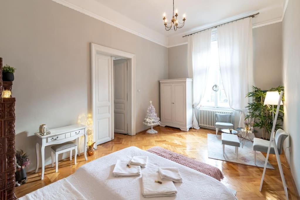 No.8: Lovely & Cosy 3-Room Heart Of The City Тимишоара Экстерьер фото