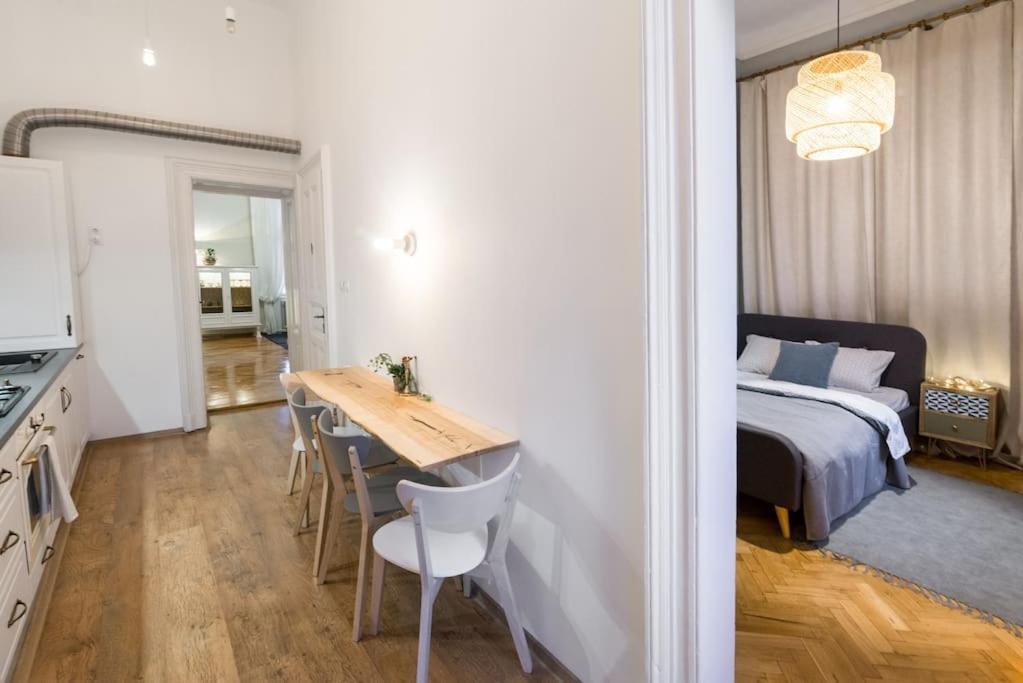 No.8: Lovely & Cosy 3-Room Heart Of The City Тимишоара Экстерьер фото